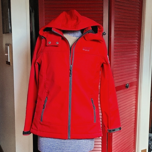 Scandinavian Explorer Softshell Jacket, Detachable Hoid, Women's, Red, size M - Picture 1 of 7